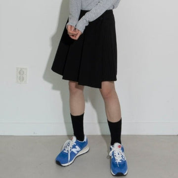 PLEATS BACK CHECKERS SHORT SK